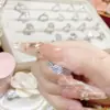 Anillo Versátil Serie Diamante de Alto Carbono Camelia Plata de Ley S925 Estilo Lujo Ligero para Boda y Fiesta de Noche