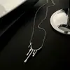 Collar de amor hueco de acero de titanio resistente a la decoloración para mujer, colgante de amor con diseño de nicho de lujo ligero, cadena de clavícula de temperamento versátil