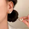 Brincos Elegantes e Luxuosos em Renda Vazada com Formato de Coração no Estilo Francês, Versáteis para o Dia a Dia, Joia de Orelha de Nicho Exquisita e Simples