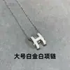 Versión de Alta Gama del Collar de Resina Esmaltada Marca H, Chapado en Oro de 18 Quilates, Collares Grandes y Pequeños con Letra H para Mujer, Venta al por Mayor
