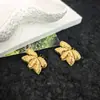 Pendientes de Acero Inoxidable de Cinco Pétalos Exagerados de Lujo Ligero de Nicho Retro Desgastados con Líneas Nuevos Versátiles de Venta Caliente Transfronterizos Europeos y Americanos