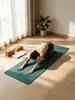 Esterilla de yoga gruesa antideslizante de color verde oscuro para uso doméstico, 185x68cm, silenciosa y amortiguadora, hecha de caucho natural PU