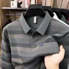 Nova Camisa Polo de Manga Longa para Primavera e Outono de 2026 para Homens de Meia-Idade e Idosos, com Bolsos Reais, Estilo Pai, Blusa Versátil com Gola Polo para Homens