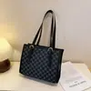 Nova Bolsa Tote Estampada com Letras de Luxo, Bolsa de Ombro Grande para o Dia a Dia Estilo Coreano, Bolsa de Braço Moderna e Versátil