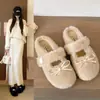 Estilo dulce y femenino, pantuflas mullidas con lazo para mujer, nueva colección otoño/invierno 2026, pantuflas de algodón de suela gruesa, cálidas y suaves para usar en exteriores