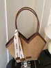 Nova Bolsa de Axila Feminina de Nicho com Grande Capacidade, Bolsa de Axila Fashion Acolchoada, Nova Bolsa de Ombro Versátil e na Moda