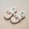 Zapatillas de entrenamiento alemanas para niñas, nueva colección de otoño, zapatos para caminar de suela blanda, con cordones y lazo, estilo dulce y lindo, para niños de 3 a 6 años, zapatillas deportivas