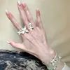 Anillo Doble de Flor Blanca Pequeña Plateado, Fresco y Elegante, Nuevo Anillo Minimalista Estilo Chino con un Toque de Lujo Ligero y de Alta Gama, Versátil Anillo para el Dedo Índice