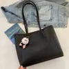 Bolso de Mano Elegante para el Trabajo Nuevo Otoño/Invierno 2023 Versátil Versión Coreana Bolso de Hombro Único Bolso Tote Elegante