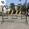 Barreira de segurança de ferro preto e amarelo para cavalos, instalações de tráfego, barreira móvel, tráfego rodoviário, barreira de segurança de ferro para cavalos, construção temporária, barreira móvel