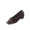 Zapatos de ballet estilo francés de punta redonda en ante de oveja con detalles de lazo, colección otoño 2026, zapatos de tacón medio de piel genuina con aumento de altura interno