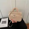 Bolso de Felpa de Lana de Cordero Europeo y Americano para Mujer 2026 Nuevo Estilo Bolso de Mano de Moda Bolso Cuadrado Pequeño Versátil Bolso de Hombro de Alta Gama