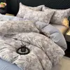 Conjunto de quatro peças em algodão puro escovado, capa de edredom e lençol 100% algodão espesso, conjunto de três peças para cama de dormitório de outono e inverno, design simples