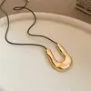 Colar Pingente em U Vermelho Vinho Apito Nicho Alto Padrão Versátil Corrente de Lã Moda Outono e Inverno Colar para o Dia a Dia Mulheres