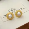 Moda Europea y Americana Elegantes Versátiles Metálicos Arena Dorada Patrón Trenzado Pendientes de Perla para Mujer Nicho Diseño de Lujo Ligero Pendientes
