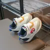 Moda para Niños 2026 Otoño Nuevo Diseño de Tenis de Bloques de Color Modernos, Zapatos Versátiles Diarios para Bebés Niñas Estilo Forrest Gump