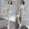 Elegante traje de tres piezas para primavera y otoño con estampado floral, chaqueta de traje de manga corta y pantalones de corte ajustado
