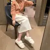 Sapatos Pós-parto de Moda com Flocos Sapatos Peludos Femininos Outono Inverno Quentes Novo Estilo Mães Grávidas Slip-on Fecho Mágico Sapatos 2026