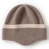 Suave y Pegajoso Cachemir Otoño/Invierno 2026 Nuevo Unisex Diseño de Bloques de Color Protección Auditiva Cálida Protección contra el Frío Gorro de Punto