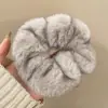 Elástico de Cabelo de Pelo Sintético de Visão Falsa para Outono e Inverno para Mulheres, Novo Laço de Cabelo Tendência 2026 com Toque de Luxo, Acessório de Cabelo Peludo