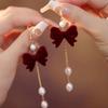 Aretes largos de lazo rojo vino con borla de perlas, aretes de otoño e invierno, aretes festivos rojos para novia 2023 Nuevo