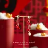 Fuma Llega con los Brazaletes para Oreja Festivos del Zodiaco Rojo de Año Nuevo, Diseño de Nicho Otoño e Invierno, Pendientes y Clips para Oreja de Alta Gama