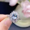 Venta al por mayor de fábrica explosiones anillo natural de acuamarina incrustación de plata S925 piedra principal 5x 7 venta caliente en Europa y Estados Unidos una generación de cabello