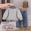 Conjunto Nuevo para Niños 2026 Primavera y Otoño Elegante Infantil Moderno Letras Mezclilla Corbata Conjunto de Dos Piezas
