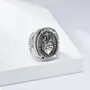 Anillo Cruzado Retro de Acero de Titanio Europeo y Americano Transfronterizo para Hombres, Diseño Personalizado Corazón Cruz Mano Joyería de Mano