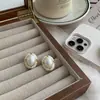 Pendientes Ovalados de Perla Dulce Dama Retro Francesa Femeninos Elegantes Socialité de Alto Nivel Lujo Ligero Pendientes de Celebridad de Internet Pendientes