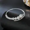 Joyería de Mano Simple de Moda Cruzada Europea y Americana, Pulsera Exquisita con Incrustaciones de Diamantes de Nuevo Diseño, Pulsera Elegante de Perlas de Nicho para Mujer