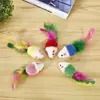 Juguete de Ratón de Felpa para Gatos con Plumas de Colores Simuladas, Duradero y Resistente a Mordeduras, Juguete de Autoentretenimiento para Gatos