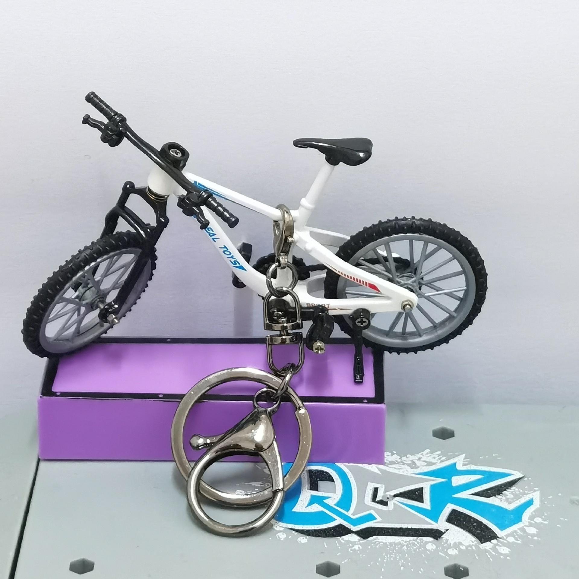 SKU 钥匙扣+4号车白