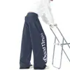 Calça de moletom estilo americano com estampa de letras desgastada e perna curva, unissex, coleção de outono, calça casual de perna reta desconstruída da moda, modelagem solta, calça de perna larga fluida