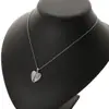 Colar gargantilha em aço inoxidável banhado a ouro real com pingente em formato de coração com asas de anjo, com opção de gravação, para mulheres