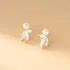 Pendientes de Plata de Ley S925 Nalan Blanco Perla Cola de Pez Exquisitos y Simples Pendientes Franceses Estilo Ins M07835