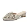 Novedad Otoño 2026 Zapatillas de Tacón Grueso Cerradas con Decoración de Perlas para Mujer, Punta Cuadrada, Tacón Medio, Suela Suave, Media Zapatilla, Sandalias para Uso en Exteriores