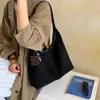 Bolsa de gran capacidad para el día a día para mujer, nuevo modelo de verano 2026, bolso de hombro vintage de nicho de alta gama, bolso tote versátil