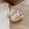 Sapatos para bebês meninas 2026 outono e inverno novos estilosos com laço sapatos de bebê tênis respiráveis de sola macia para crianças pequenas