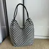 Novas bolsas femininas da moda europeia e americana, casuais e únicas, bolsa de ombro com poá da moda e legal, bolsa tipo balde, bolsa de ombro, best-seller transfronteiriço