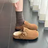 Sapatos femininos versão couro de vaca outono e inverno novo estilo europeu bico redondo couro fosco fivela de lã e pelo sola grossa chinelos de bico fechado
