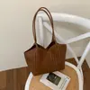Bolso de Mano Tejido Simple 2026 Nuevo Estilo Diseño de Nicho Bolso de Mano de Moda Versátil Bolso de Hombro Casual para Mujer