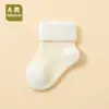 Calcetines de Algodón Grueso Cálidos Absorbentes de Sudor Lindos Puño Suelto Longitud Media para Bebé Recién Nacido Otoño/Invierno Venta al por Mayor Personalizada