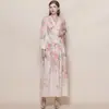 Foto Real de un Vestido Floral de Gasa Estilo Francés con Cintura Ceñida, Cuello en V, Mangas de Farol y Falda Larga Estampada