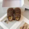 Sapatos de algodão com lã de cordeiro para meninas 2026 novos sapatos de inverno forrados com fleece para crianças sapatos quentes para bebês e meninas tipo slip-on