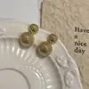 Pendientes de Bola Metálica con Puntos de Ola Retro Exquisitos Franceses Moda Europea y Americana Elegante Estilo Frío Pendientes de Nicho Nuevos