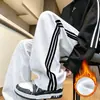 Pantalones para hombre al por mayor de fábrica, sensación de lujo ligero y alta gama, pantalones casuales deportivos versátiles para jóvenes de otoño, pierna recta, para exteriores