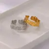 Anillo geométrico irregular liso de oro de 18k estilo ins frío europeo y americano, anillo abierto de acero inoxidable de alta gama versátil