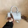 2026 nova bolsa de ombro, transversal e bolsa de mão fofa estilo coreano com pingente de pelúcia para mulheres
