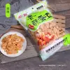 Favas grandes crocantes e sem casca com sabor de carne bovina, sabor de feijão orquídea e sabor picante, fritas e descascadas, um lanche casual e acompanhamento para desfrutar com bebidas